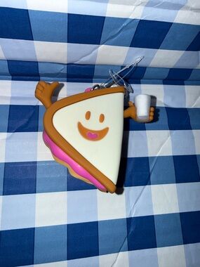 Pie hand sanitizer holder
